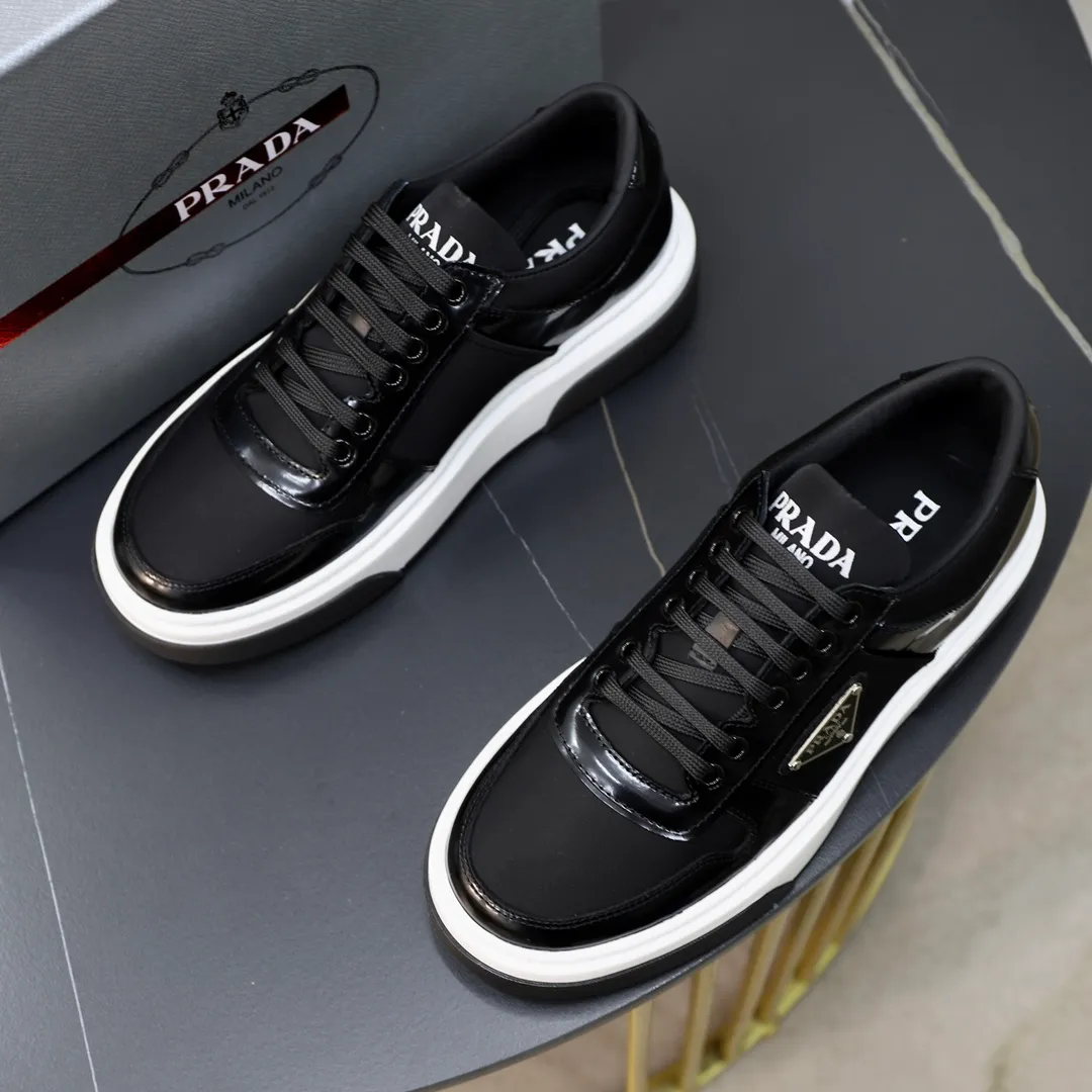 Factory price: 720 top original order Brand: PRADA (Prada) Standard code: Men's size 38/44 (45 can be customized) Grade: Same as the official website Material: Original cowhide, cowhide lining, original combination two-color wear-resistant soft outsole Style category: casual sports version, young fashion, European and American trend, British style Color: actual picture color